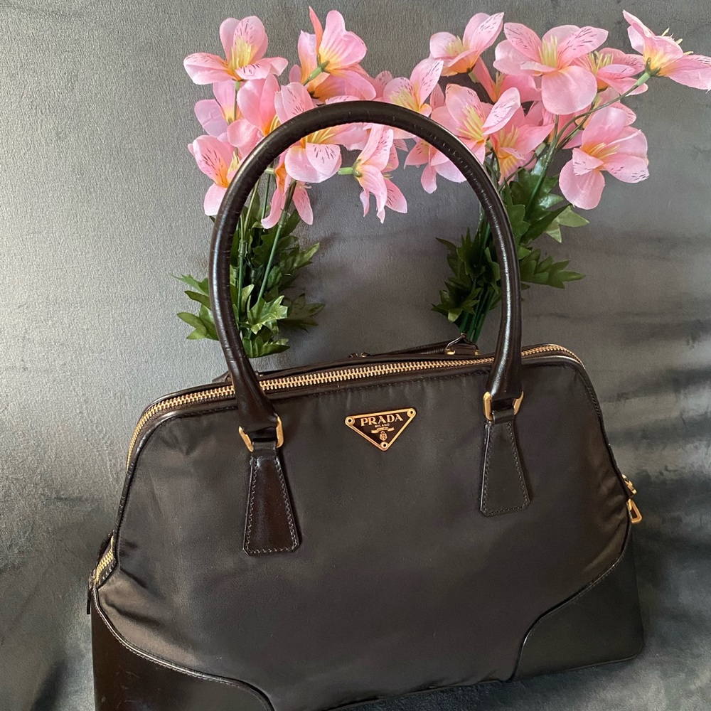 Prada Tessuto  Iconic Nylon and leather handbag - Picture 2 of 7